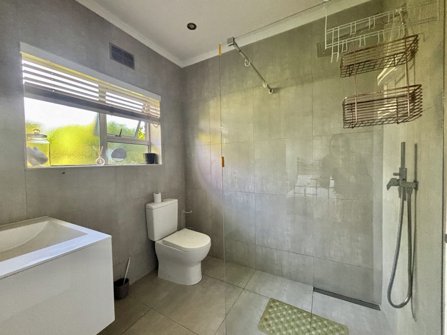 5 Bedroom Property for Sale in Vierlanden Western Cape